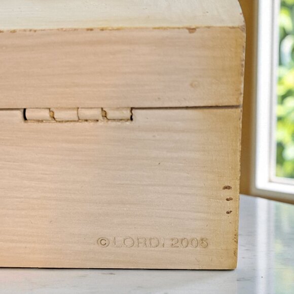 FLAWED WILLOW TREE Susan Lordi Friendship Trinket Box ~ Demdaco (2005) - Picture 5 of 9